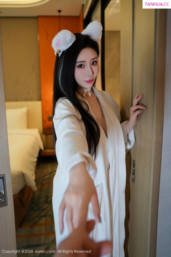   [XiuRen]高清写真图 2024.06.11 No.8679 田兮白 丝袜美腿第2张图片